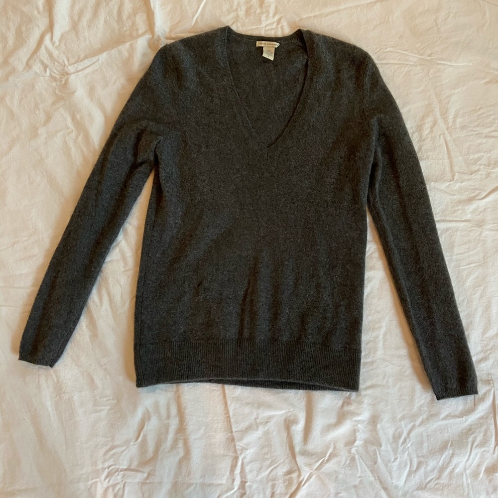 White + Warren V-neck Cashmere sweater, Dark Grey